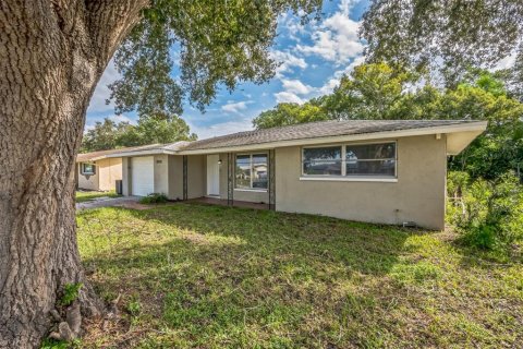 House in Port Richey, Florida 3 bedrooms, 102.19 sq.m. № 1388782 - photo 2