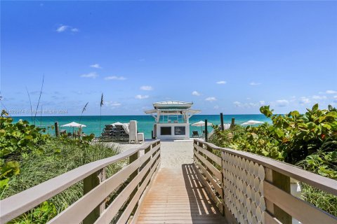 Copropriété à vendre à Miami Beach, Floride: 2 chambres, 186.73 m2 № 983673 - photo 9