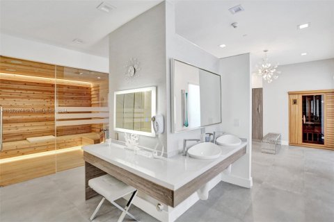 Copropriété à vendre à Miami Beach, Floride: 2 chambres, 186.73 m2 № 983673 - photo 21