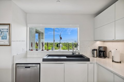 Condo in Miami, Florida, 2 bedrooms  № 1355287 - photo 12