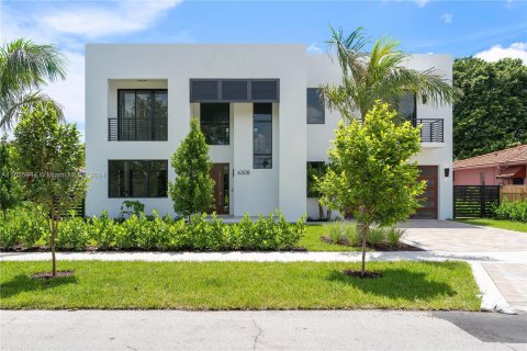 Villa ou maison à vendre à Miami, Floride: 5 chambres № 1355246 - photo 1