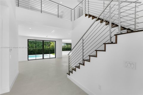 Villa ou maison à vendre à Miami, Floride: 5 chambres № 1355246 - photo 4