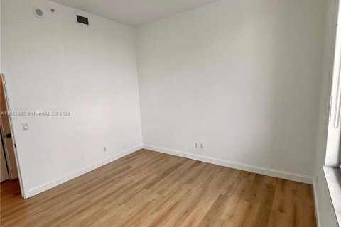 Condo in Miami, Florida, 1 bedroom  № 1355333 - photo 6