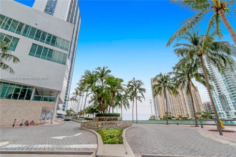 Condo in Miami, Florida, 1 bedroom  № 1355333 - photo 26