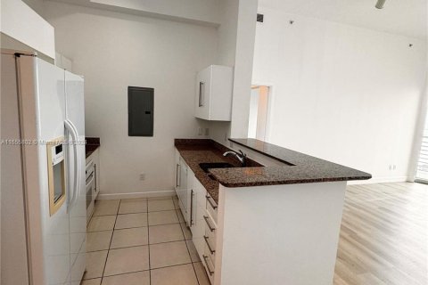 Condominio en alquiler en Miami, Florida, 1 dormitorio, 80.64 m2 № 1355333 - foto 14