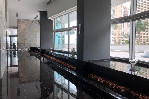 Condo in Miami, Florida, 1 bedroom  № 1355333 - photo 25