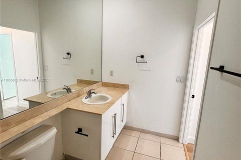 Condo in Miami, Florida, 1 bedroom  № 1355333 - photo 19