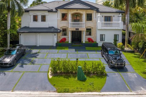Villa ou maison à vendre à North Miami Beach, Floride: 6 chambres, 525.64 m2 № 551288 - photo 3