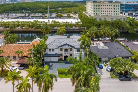 Villa ou maison à vendre à North Miami Beach, Floride: 6 chambres, 525.64 m2 № 551288 - photo 4