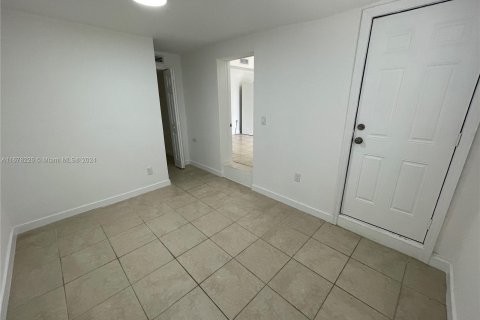 Commercial property in Miami, Florida 208.84 sq.m. № 1404702 - photo 18