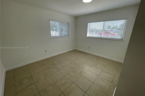 Commercial property in Miami, Florida 208.84 sq.m. № 1404702 - photo 20