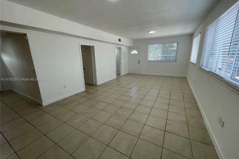 Commercial property in Miami, Florida 208.84 sq.m. № 1404702 - photo 13