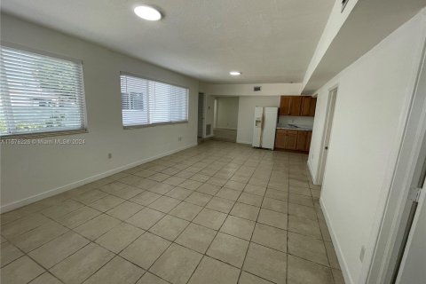 Commercial property in Miami, Florida 208.84 sq.m. № 1404702 - photo 12