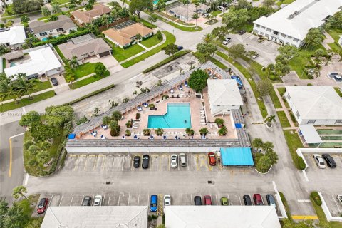 Condo in Fort Lauderdale, Florida, 2 bedrooms  № 1404704 - photo 19