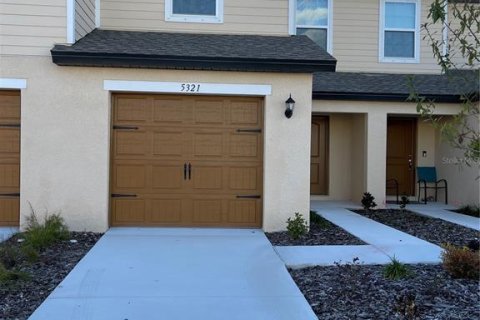 Townhouse in Tampa, Florida 3 bedrooms, 160.81 sq.m. № 1385049 - photo 1