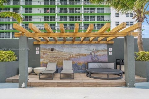 Copropriété à vendre à Miami, Floride: 2 chambres, 97.36 m2 № 1228220 - photo 14