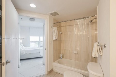 Copropriété à vendre à Miami, Floride: 2 chambres, 97.36 m2 № 1228220 - photo 10