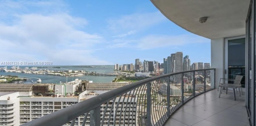 Condominio en Miami, Florida, 2 dormitorios  № 1228220