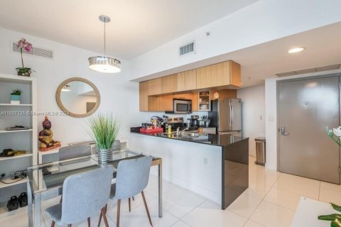 Copropriété à vendre à Miami, Floride: 2 chambres, 97.36 m2 № 1228220 - photo 3