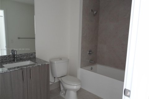 Condo in Doral, Florida, 2 bedrooms  № 1357057 - photo 30