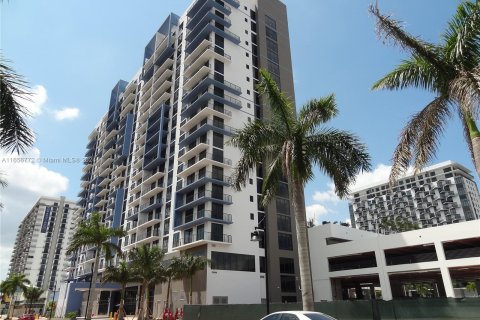 Condo in Doral, Florida, 2 bedrooms  № 1357057 - photo 1