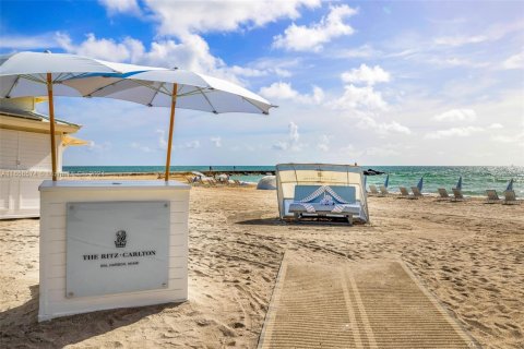 Condominio en venta en Bal Harbour, Florida, 2 dormitorios, 177.72 m2 № 1357010 - foto 30