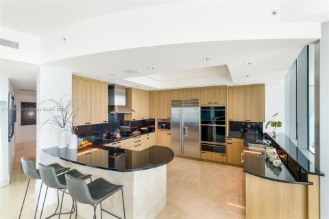 Condo in Bal Harbour, Florida, 2 bedrooms  № 1357010 - photo 10