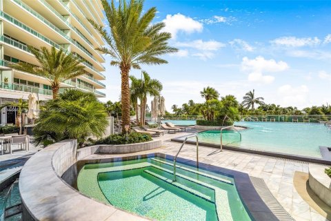 Copropriété à vendre à Bal Harbour, Floride: 2 chambres, 177.72 m2 № 1357010 - photo 29