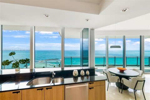 Copropriété à vendre à Bal Harbour, Floride: 2 chambres, 177.72 m2 № 1357010 - photo 12