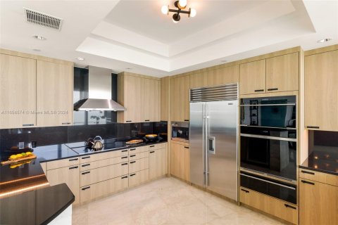 Condominio en venta en Bal Harbour, Florida, 2 dormitorios, 177.72 m2 № 1357010 - foto 11