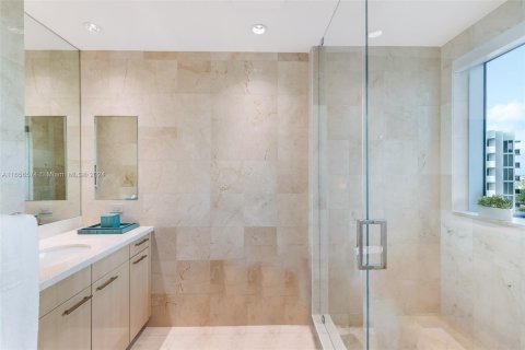 Condo in Bal Harbour, Florida, 2 bedrooms  № 1357010 - photo 25