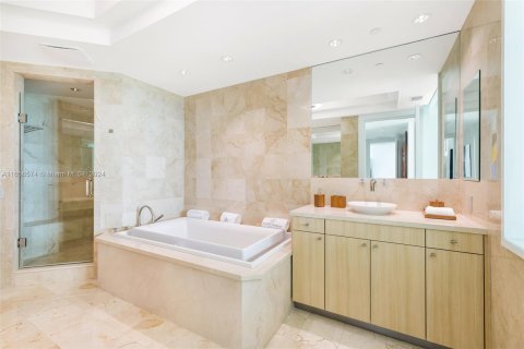 Copropriété à vendre à Bal Harbour, Floride: 2 chambres, 177.72 m2 № 1357010 - photo 17