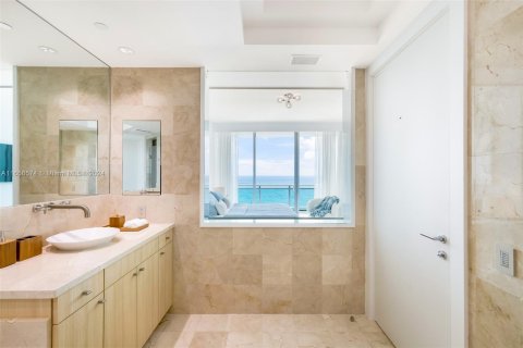 Copropriété à vendre à Bal Harbour, Floride: 2 chambres, 177.72 m2 № 1357010 - photo 18