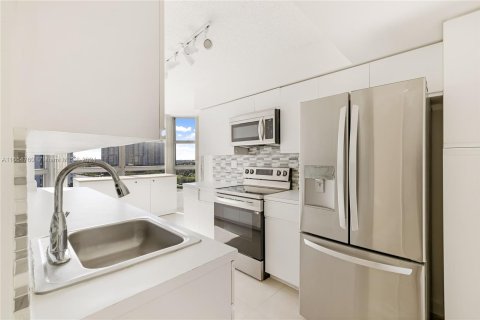 Condo in Aventura, Florida, 3 bedrooms  № 1356795 - photo 7