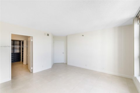 Condo in Aventura, Florida, 3 bedrooms  № 1356795 - photo 14