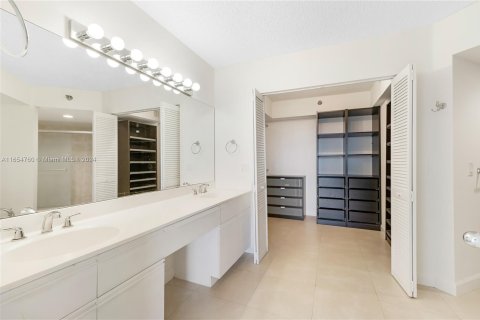 Copropriété à vendre à Aventura, Floride: 3 chambres, 126.44 m2 № 1356795 - photo 15