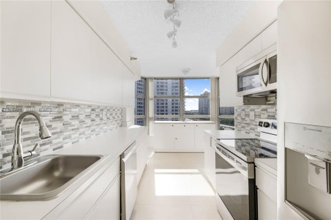 Condo in Aventura, Florida, 3 bedrooms  № 1356795 - photo 10