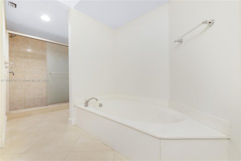 Condo in Aventura, Florida, 3 bedrooms  № 1356795 - photo 17