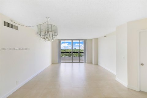 Copropriété à vendre à Aventura, Floride: 3 chambres, 126.44 m2 № 1356795 - photo 8