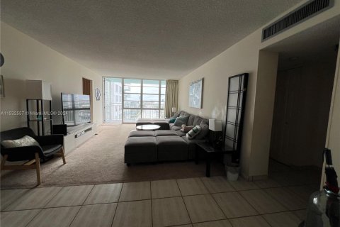 Condominio en venta en Sunny Isles Beach, Florida, 2 dormitorios, 138.24 m2 № 1006894 - foto 4