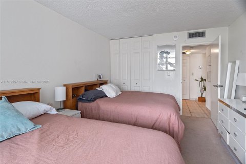 Condominio en venta en Sunny Isles Beach, Florida, 2 dormitorios, 138.24 m2 № 1006894 - foto 30