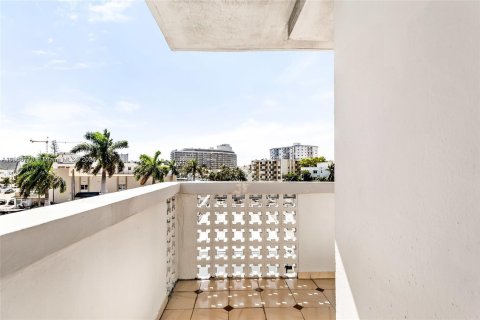 Condo in Miami Beach, Florida, 1 bedroom  № 1395876 - photo 8