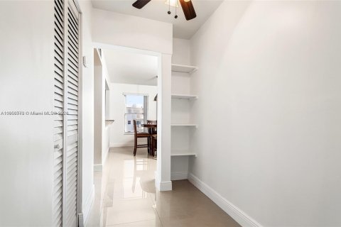 Condo in Miami Beach, Florida, 1 bedroom  № 1395876 - photo 4