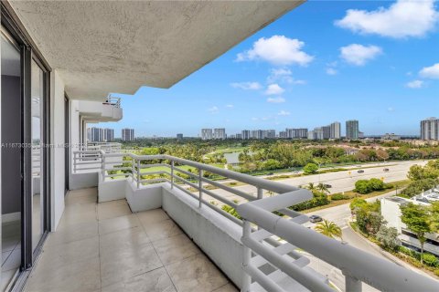 Condo in Aventura, Florida, 2 bedrooms  № 1395923 - photo 11