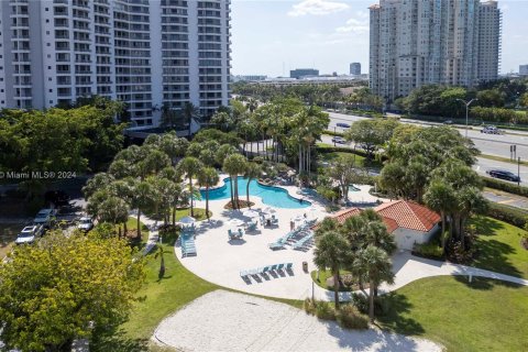 Condo in Aventura, Florida, 2 bedrooms  № 1395923 - photo 28