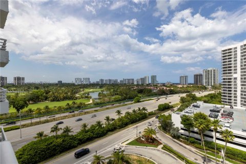 Condo in Aventura, Florida, 2 bedrooms  № 1395923 - photo 12