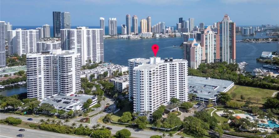 Condo in Aventura, Florida, 2 bedrooms  № 1395923