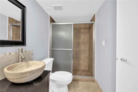 Condo in Aventura, Florida, 2 bedrooms  № 1395923 - photo 23