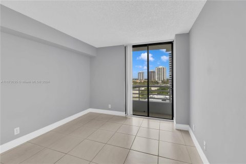 Condo in Aventura, Florida, 2 bedrooms  № 1395923 - photo 14