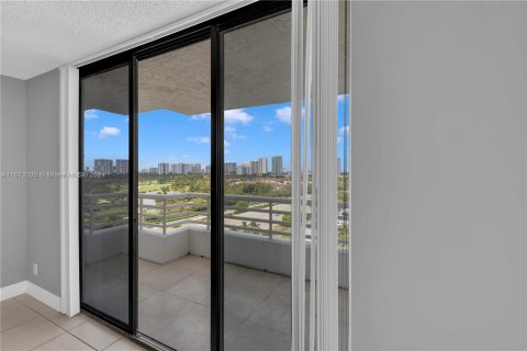 Copropriété à vendre à Aventura, Floride: 2 chambres, 98.66 m2 № 1395923 - photo 9